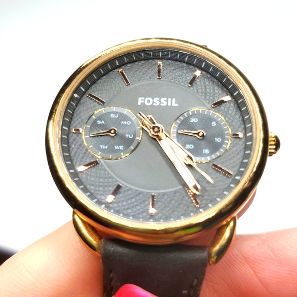 Fossil ES3913 Grey Dial Grey Leather Strap Watch - Picture 12 of 15